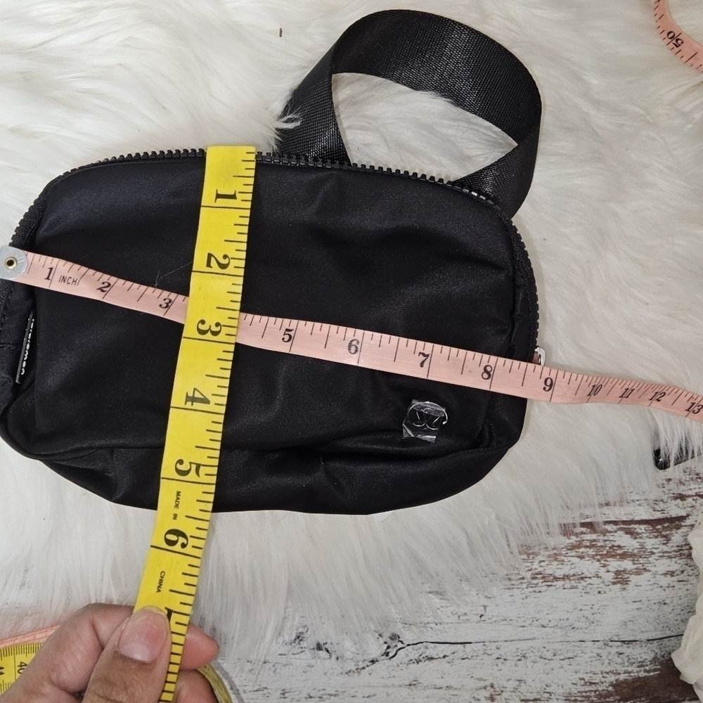 Lululemon Everywhere Belt Bag One Size Rhino Grey Unixes New - Picture 9 of 9